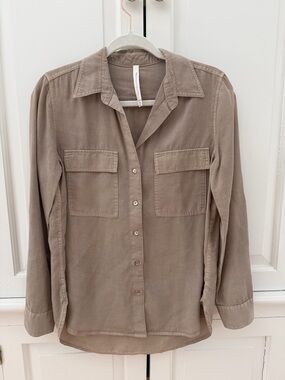 Babaton Aritzia Button Up Blouse Khaki Womens Lightweight Minimalist Top